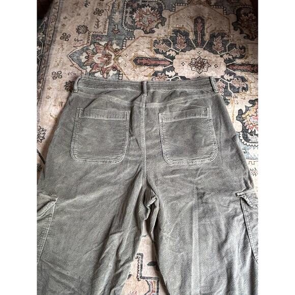 American Eagle Extra Wide Leg Barrel Flare Corduroy Jeans Women's Size 18 - Picture 11 of 11